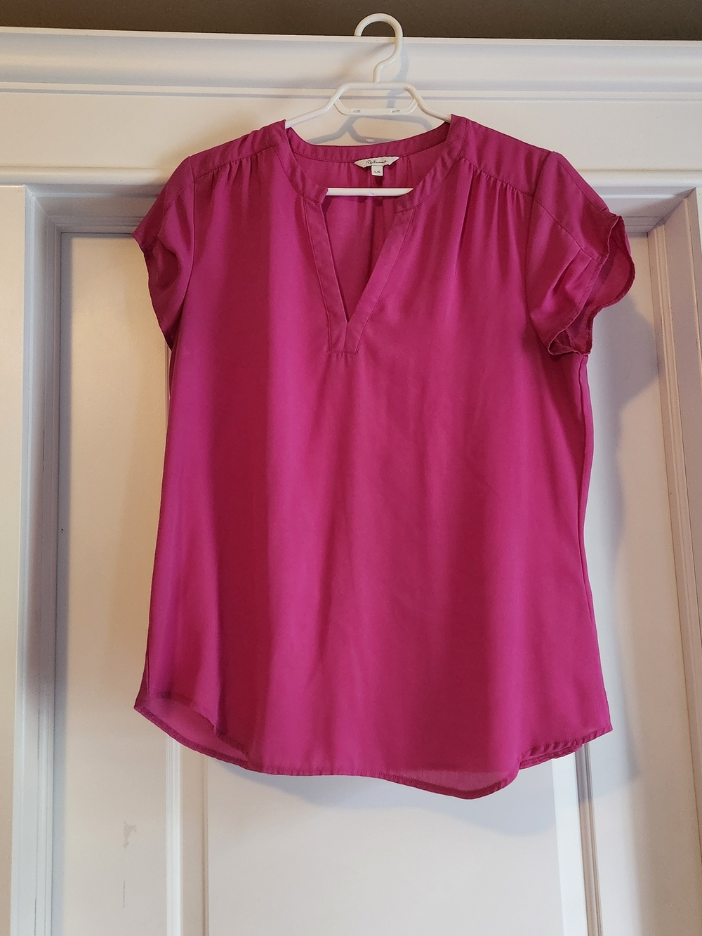 Reitmans Bright Magenta Split V-Neck Short Sleeve Blouse